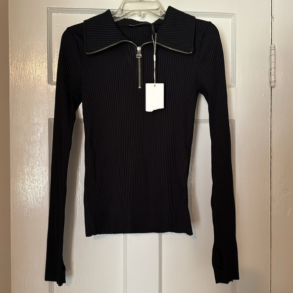 Helmut Lang
Ribbed Funnel Neck Top Size -M NWT - Picture 2 of 3